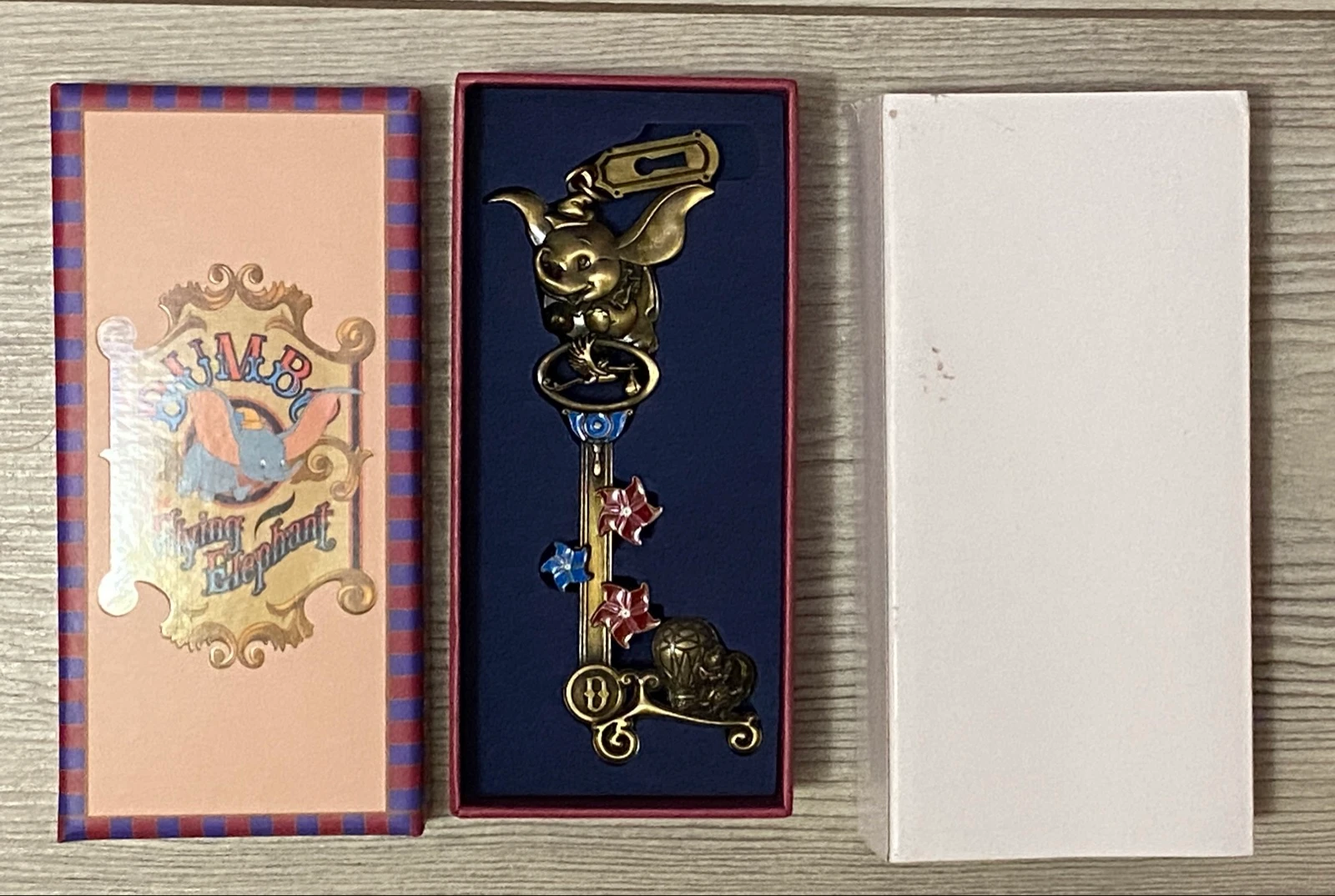 đïž ClĂ© Attraction - Dumbo - Disneyland Paris â Ădition LimitĂ©e 1992 Ex. Numero 1926/1992âšđ